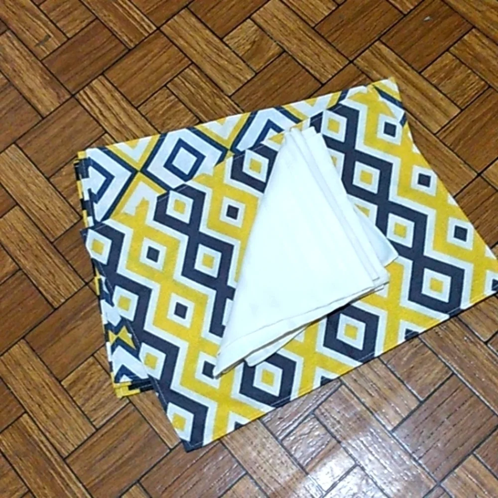 Set of 4 placemats & 4 napkins